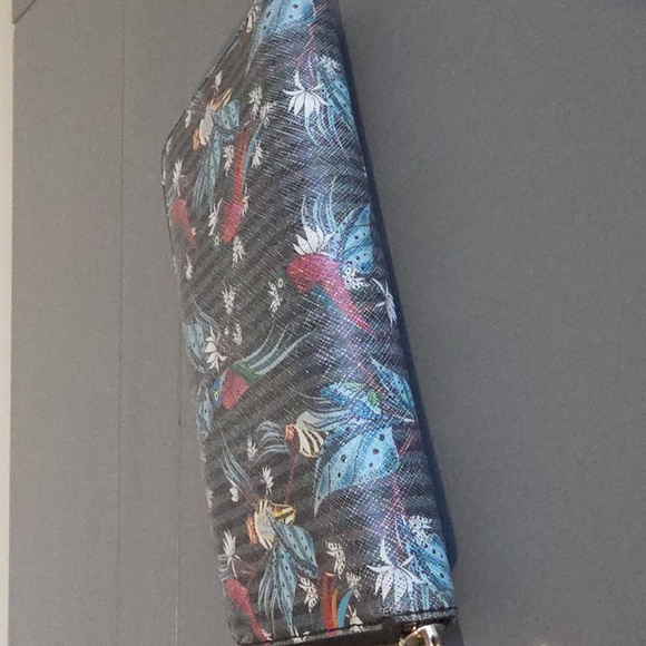 HENRI BENDEL NEW YORK West 57 Tropical Birds Zip Around Wallet - Picture 15 of 16